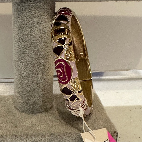 NWT Sequin by Nordstrom Clamper Bracelet-gold tone Floral print in pink & purple - Picture 6 of 13